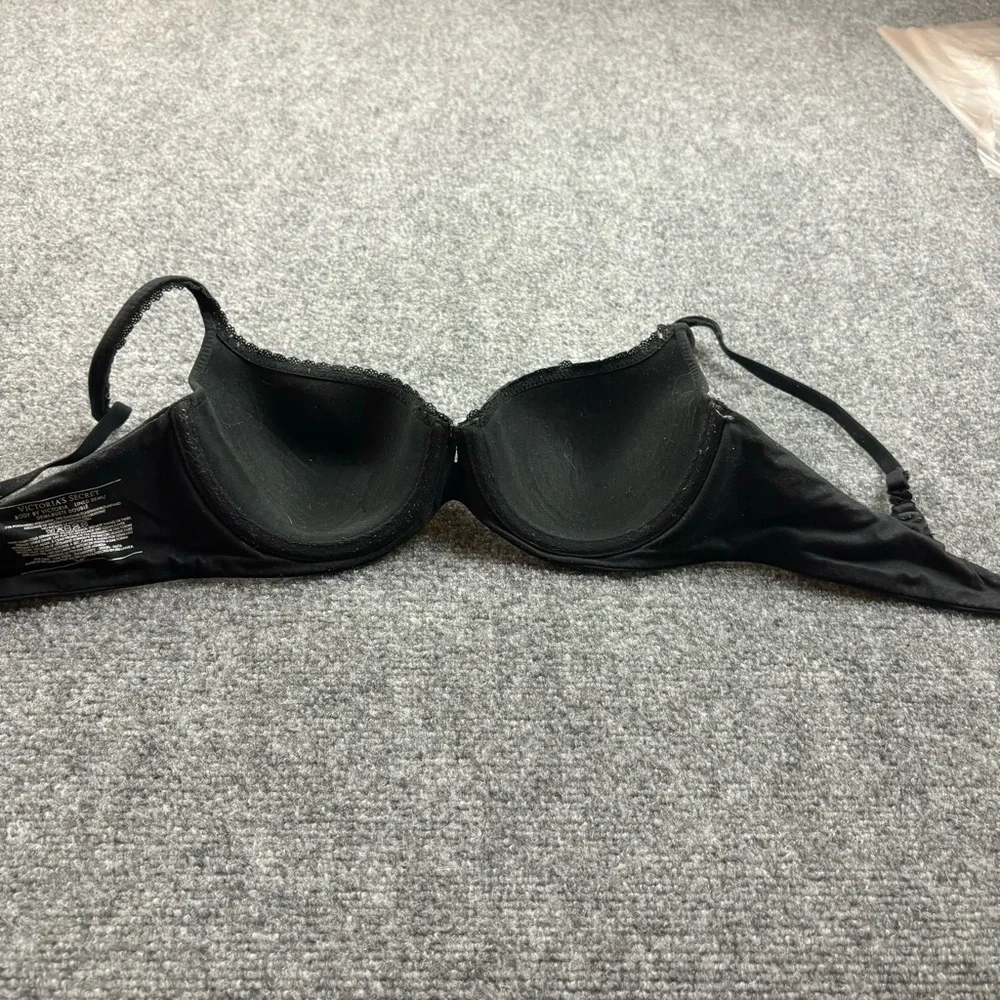 VICTORIA’S SECRET Women’s Body by Victoria Black Lined Demi size: 34C